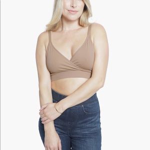 Ingrid & Isabel cooling crossover nursing bra. Size M, natural.